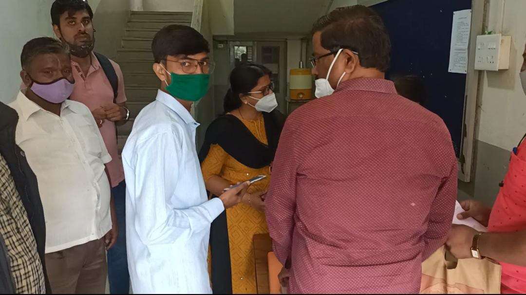 सिडको नाशिकचा एक कर्मचारी महिनाभरापासून गैरहजर,नागरिक हैराण,