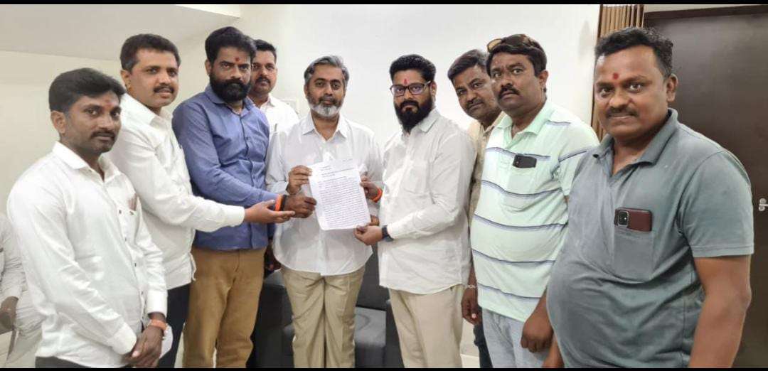 रस्त्याची उंची कमी करण्यासाठी आमदारांना 500 सह्यांचे निवेदन