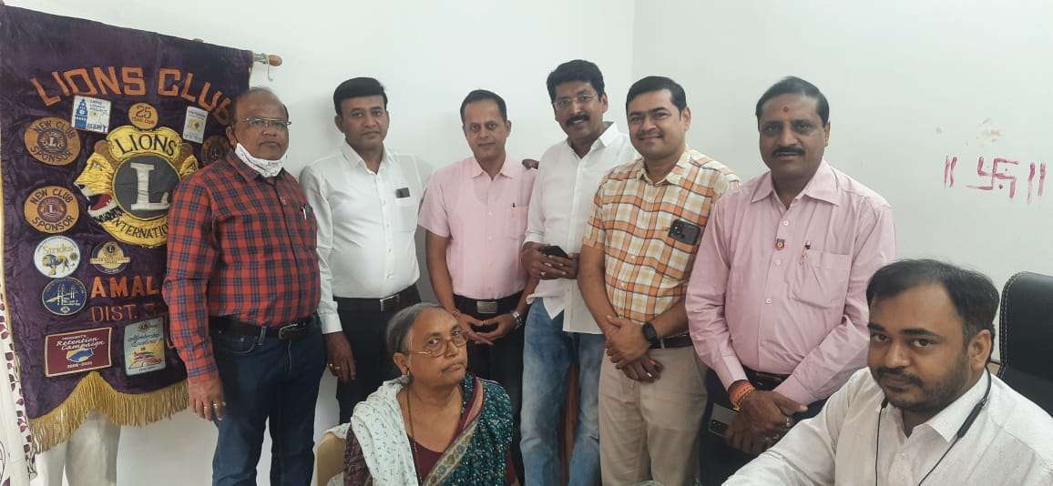 अमळनेर: लायन्स -नायरातर्फे त्वचारोग शिबीर..१४४ जणांनी घेतला लाभ