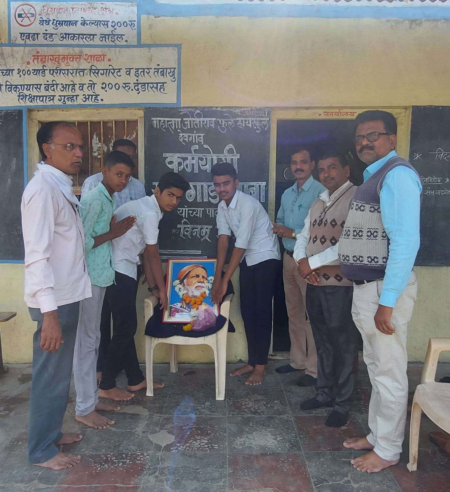 अमळनेर: देवगांव देवळी हायस्कूलमध्ये संत गाडगेबाबा यांच्या स्मृतिदिनानिमित्त अभिवादन!