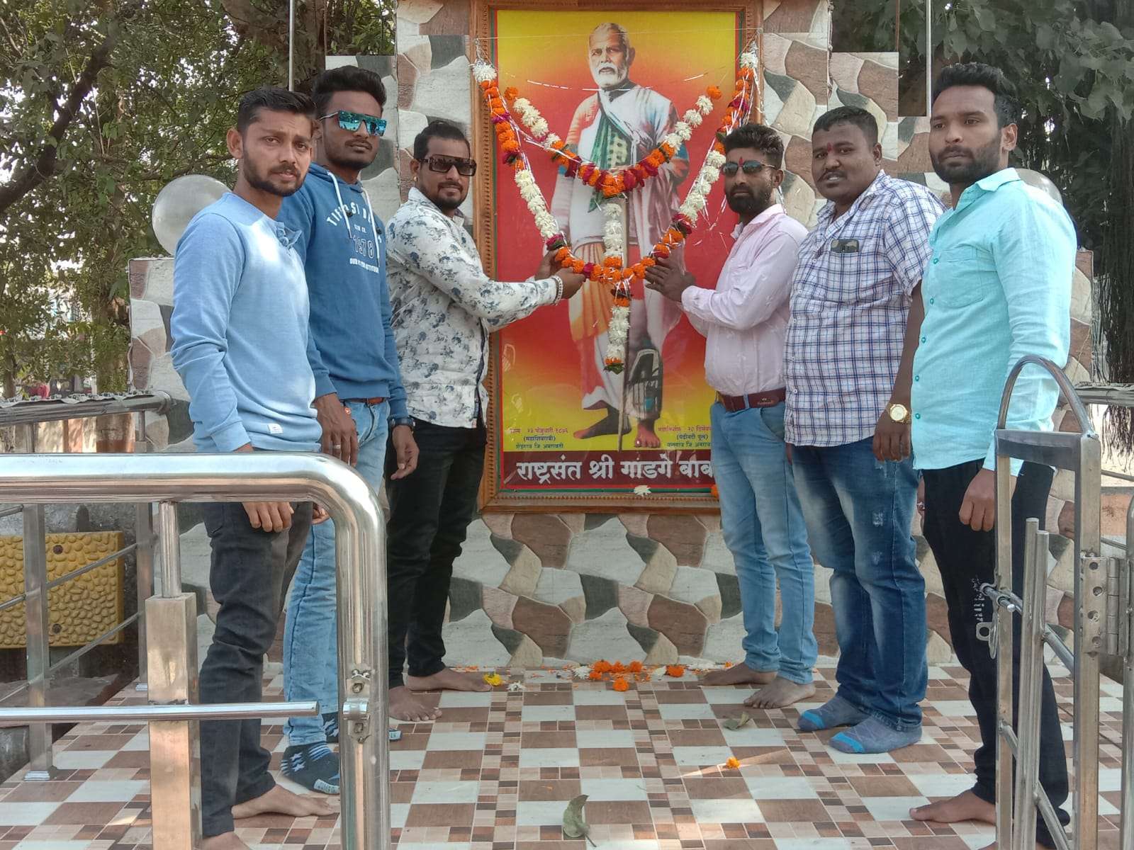 अमळनेर:स्वच्छता दूत लोक प्रबोधनकार राष्ट्रसंत गाडगे महाराज यांच्या स्मृतिदिनानिमित्त मनसे कडून अभिवादन...