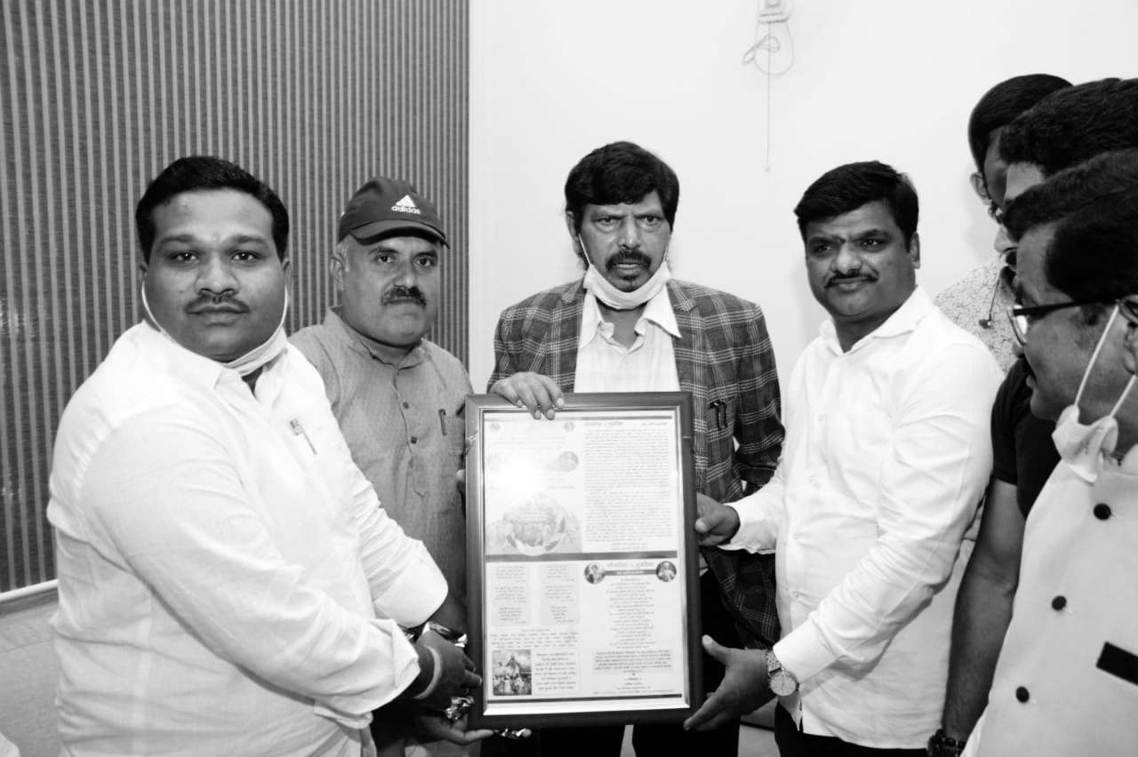 चोखोबा ते तुकोबा' समता वारीच्या पत्रकाचे केंद्रीय सामाजिक न्याय मंत्री रामदासजी आठवले यांच्या हस्ते अनावरण ..