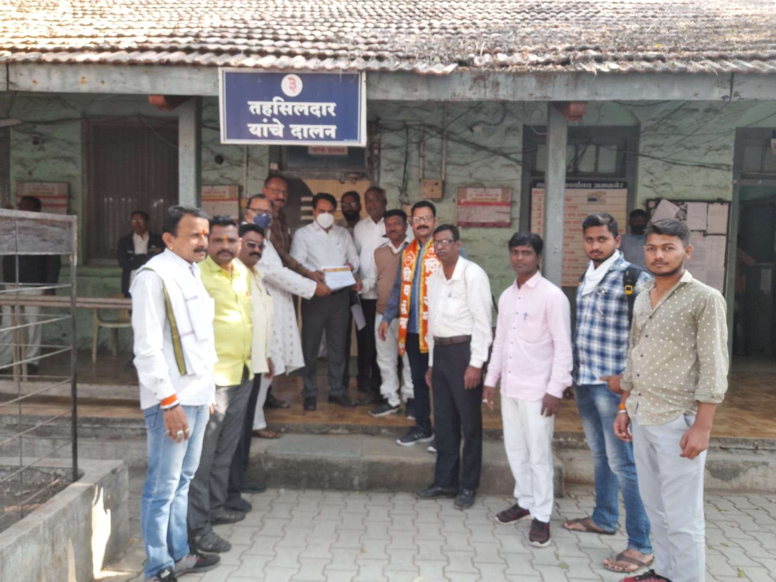 Amalner: छत्रपती शिवाजी महाराज पुतळा विटंबना प्रकरणी शिवसेनाचा निषेध...