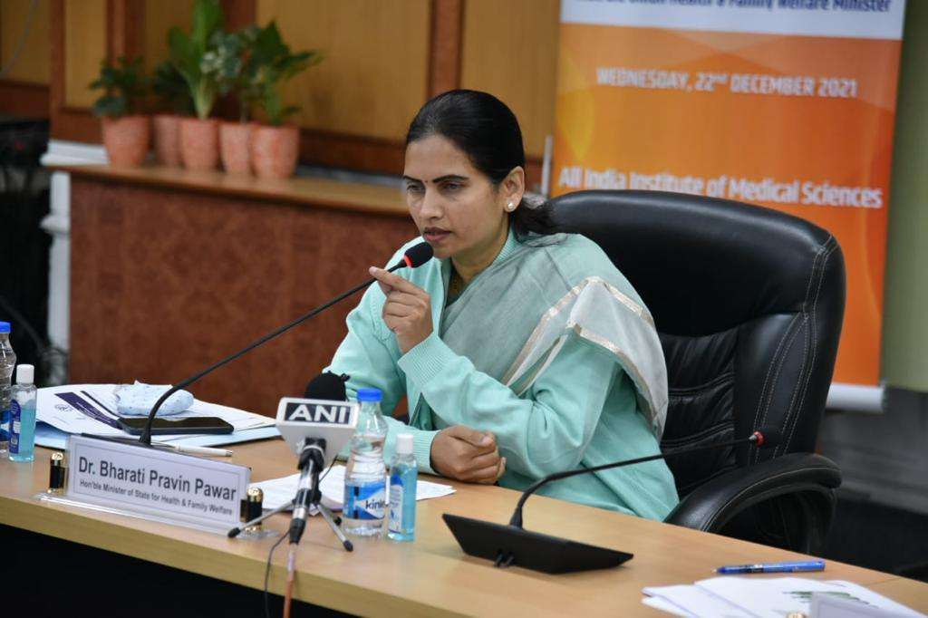 Omicron चा धोका! शाळा सुरु रहातील की नाही? डॉ. भारती पवार यांचा राज्याला 'हा' सल्ला