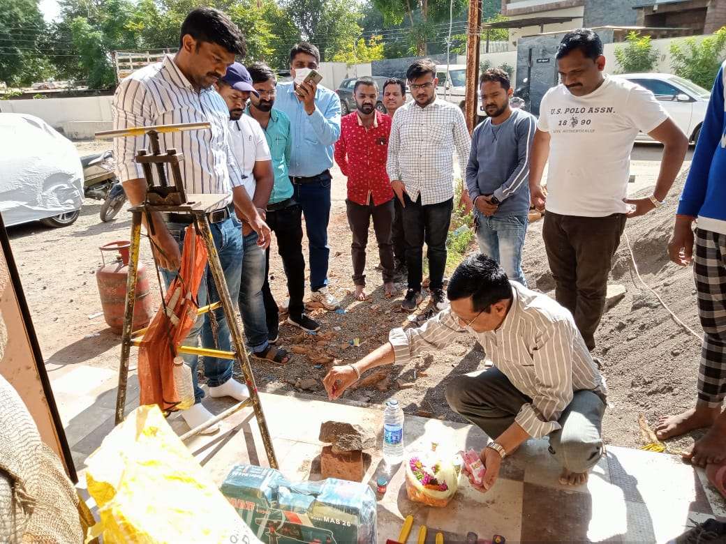महाराष्ट्र नॅचरल गॅसच्या घरगुती जोडणी कामाचा गुरुकुल कॉलनीत शुभारंभ