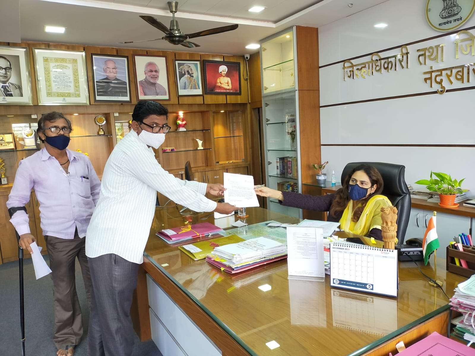 नंदुरबार आगारातर्फे एस टी कर्मचाऱ्यांचे मा. जिल्हा पोलीस अधीक्षक आणि जिल्हाधिकारी यांना निवेदन.