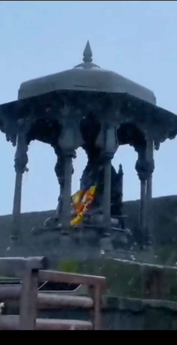 रायगडावर तुफान पावसाच्या सरी..!व्हिडीओ व्हायरल..!रयतेच्या राजाला निसर्गाचा मानाचा मुजरा..!पहा व्हिडीओ...