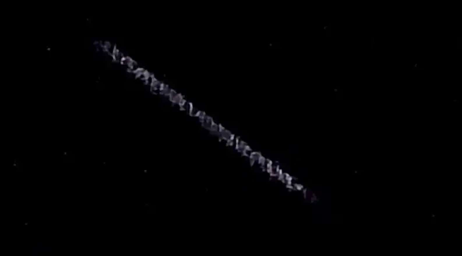 आणि त्या चमकणाऱ्या पट्ट्यामुळे चुकला लोकांच्या काळजाचा ठोका...UFO ची भिती...सोशल मीडियावर अफवांचे वादळ...