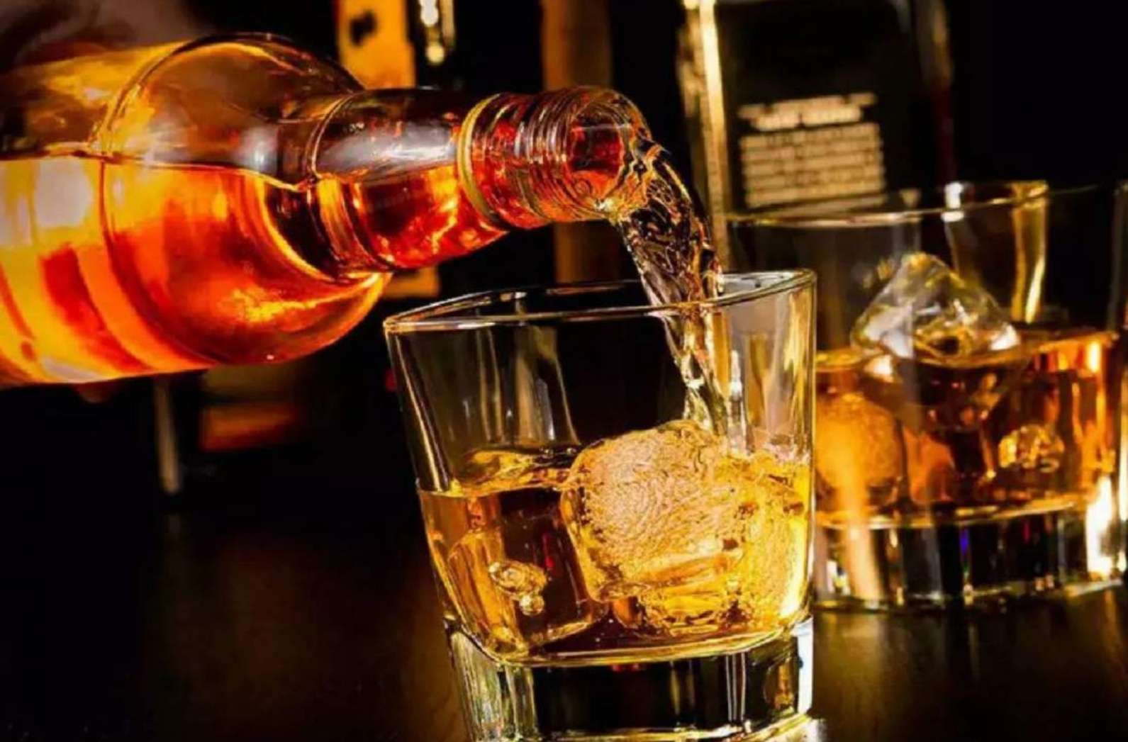 तळीरामांची मजा..! राज्यात दारू झाली स्वस्त..पहा ब्रँड आणि नवे दर!