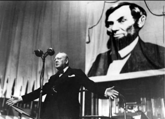 बापरे ..!अमेरिकेतील व्हाईट हाऊस मध्ये राष्ट्राध्यक्ष अब्राहम लिंकन यांचे भूत..!कोणी कोणी पाहिले..तुम्हाला ही पहायचे..?