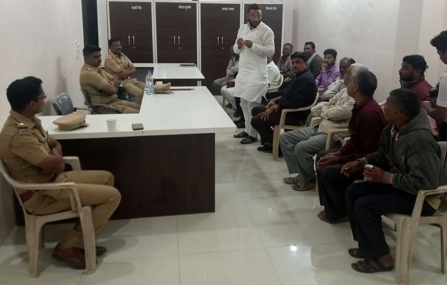 दोन समाजात निर्माण होत असलेल्या तेढ संपवण्यासाठी सावदा पोलिसांनी घेतली शांतता बैठक