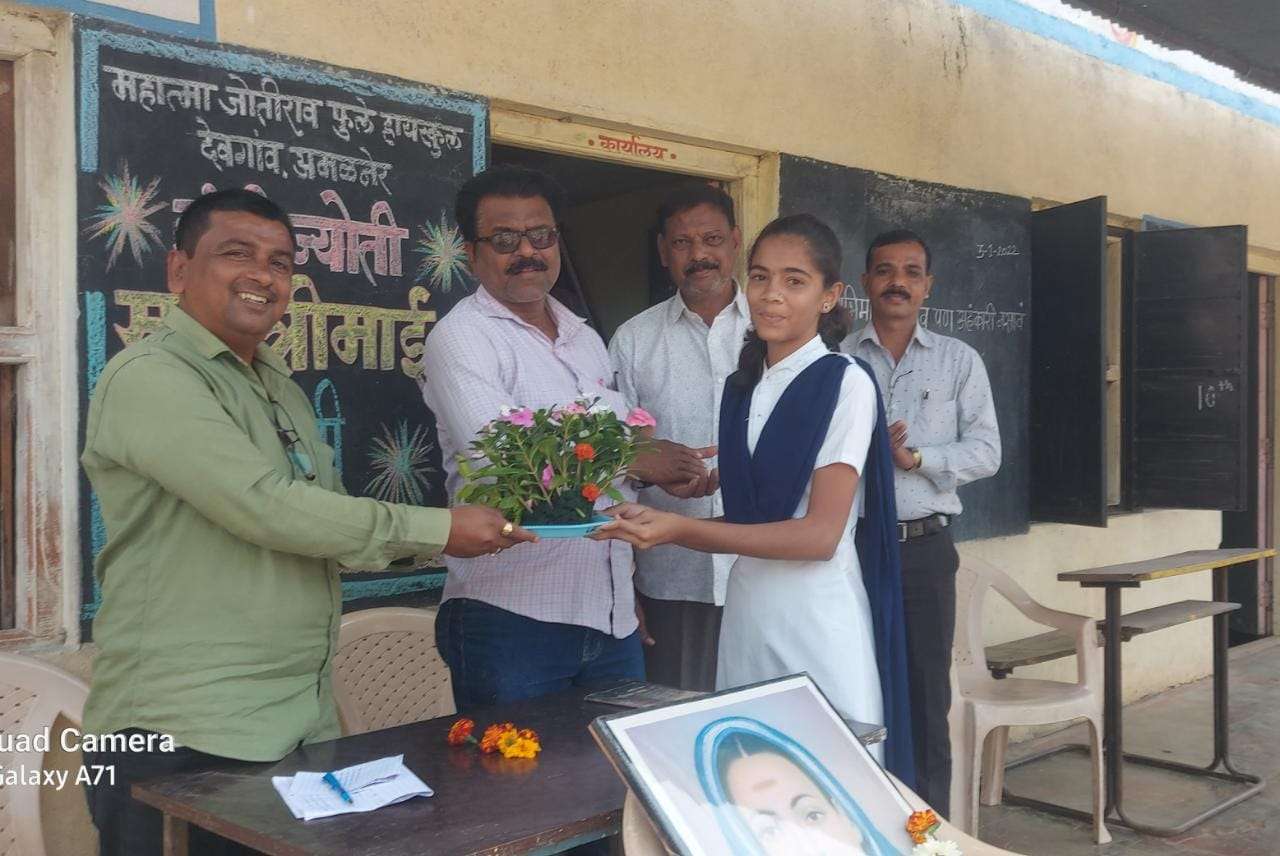 Amalner: सावित्रीबाई फुले स्त्री शिक्षणाच्या प्रणेत्या..अरविंद सोनटक्के सावित्रीबाई फुले जयंतीनिमित्ताने वकृत्व स्पर्धेचे आयोजन.