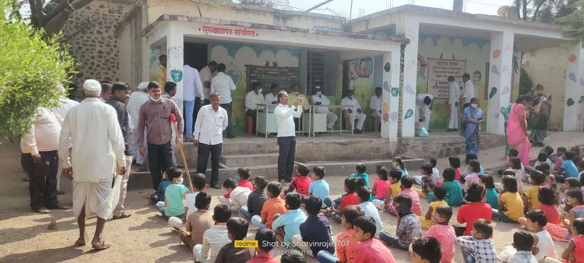 जि .प. प्राथमिक शाळा बोहाळी येथे श्री नागेश फाटे यांच्या वाढदिवसानिमित्त मास्क व खाऊचे वाटप