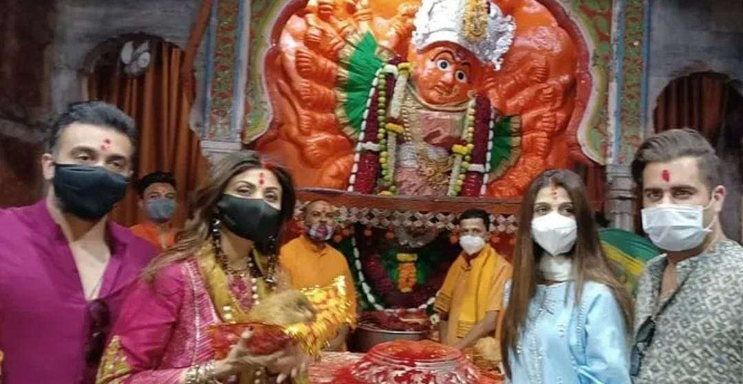 Bollywod: अभिनेत्री शिल्पा शेट्टी, पती राज कुंद्रासह वणीच्या सप्तशृंगीचरणी लिन