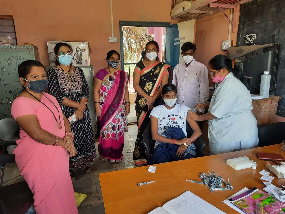 Pune: आश्रमशाळेत सुनियोजीत पद्धतीने लसीकरण पार पडले