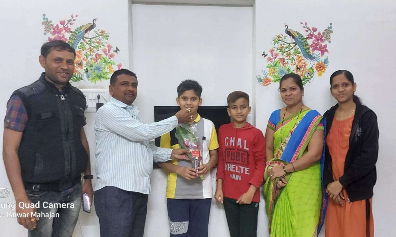 Amalner: स्काँलरशिप परीक्षेत मराठी माध्यमातून जिल्ह्यात प्रथम आलेला यशमित खैरनारचा सत्कार....