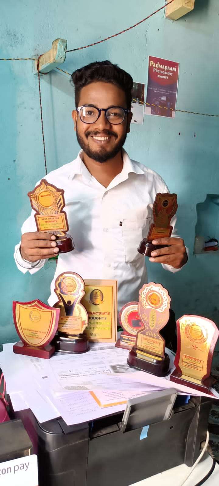 हिंगोणा येथिल आकाश तायडे यांना थोट्स शॉट फिल्मला ८ अवॉर्ड