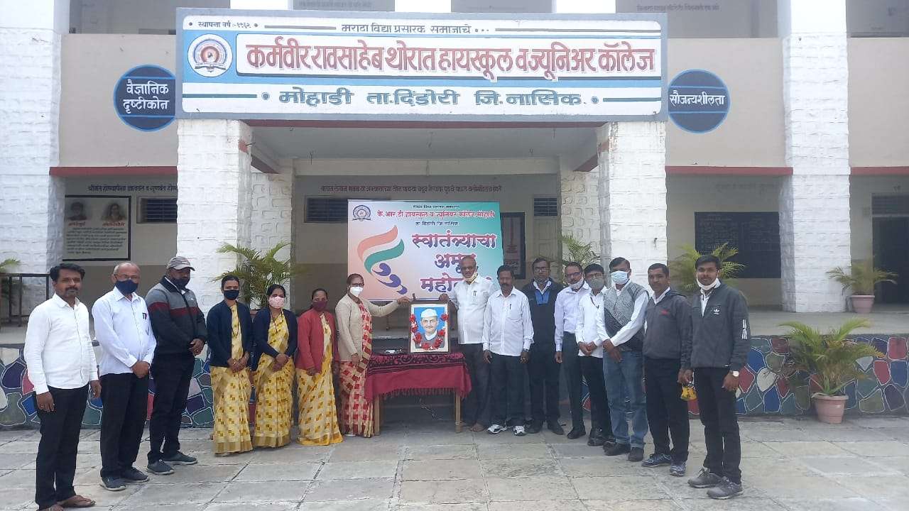 थोरात विद्यालयात लाल बहादूर शास्त्री यांना अभिवादन