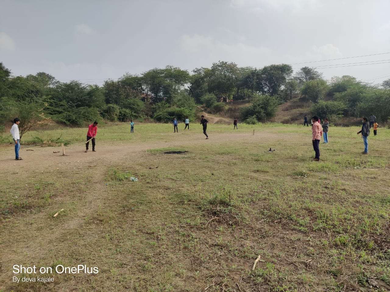 कोरोना चे रुग्ण नसलेल्या ठिकाणी शाळा सुरू ठेवावेत अशी शालेय व्यवस्थापन समितीचे उपाध्यक्ष देवेंद्र काजळे यांचेसहपालकांची व विद्यार्थ्यांची मागणी