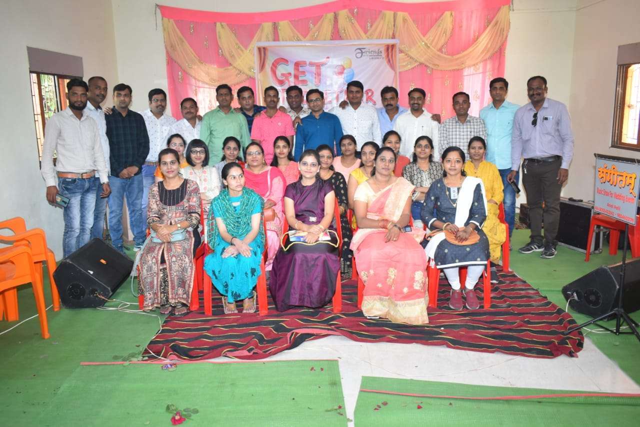 जुन्या आठवणींना उजाळा देत तब्बल 17 वर्षांनंतर मित्र-मैत्रिणींची स्नेहसंम्मेलनाच्या माध्यमातून भेट..!