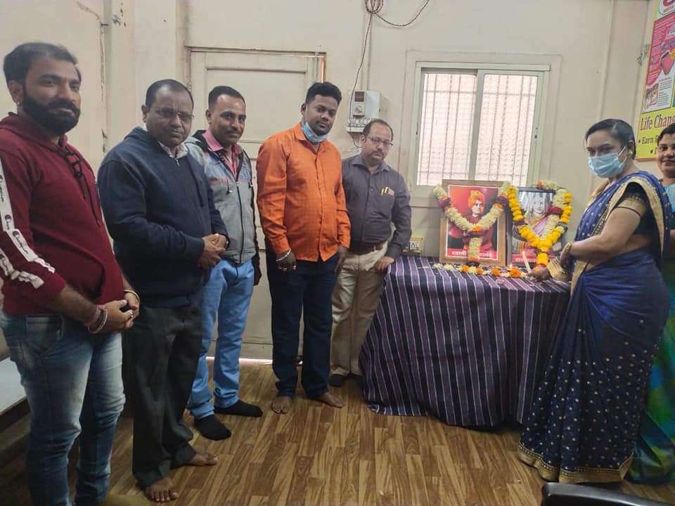 जळगाव Live: सेवक सेवाभावी संस्था च्या वतीने मां जिजाऊ व स्वामी विवेकानंद जयंती साजरी.