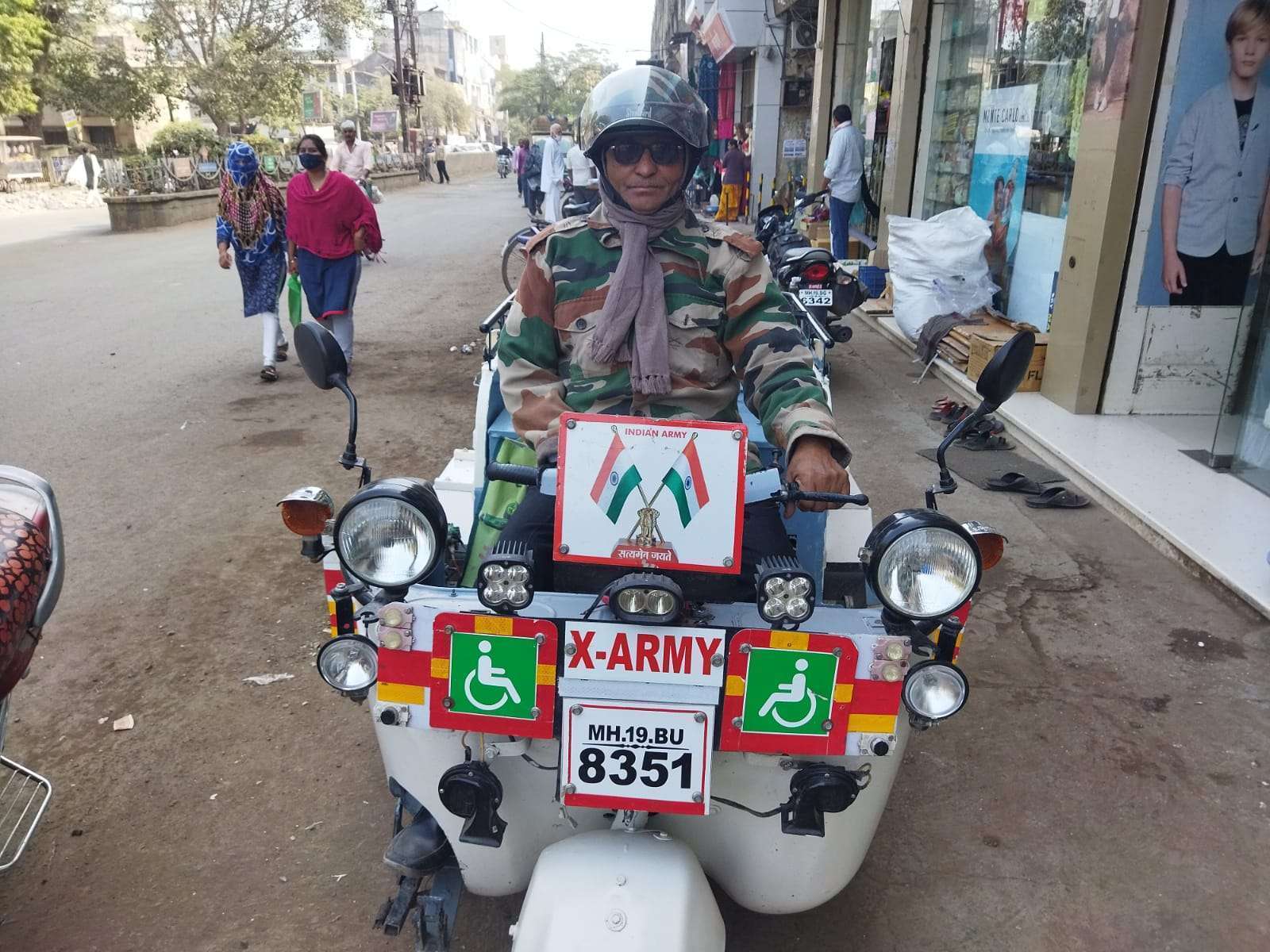 माजी सैनिक भानुदास पाटील ठरताय अपंग बांधवांनसाठी प्रेरणा स्थान