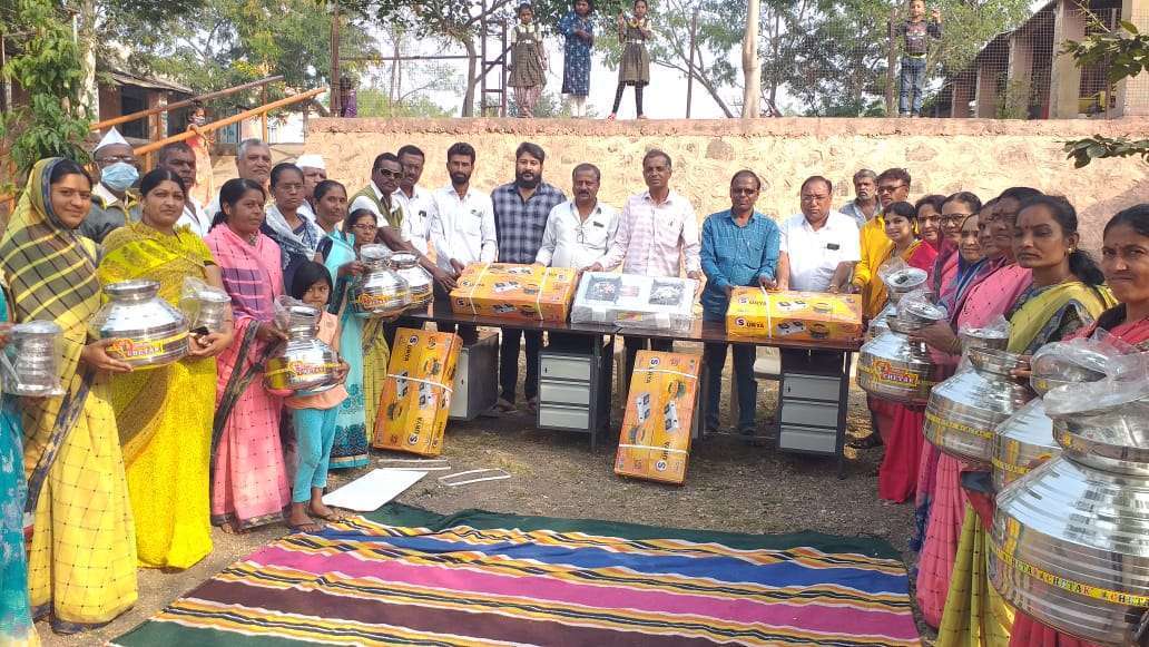 ब्राह्मणगाव ग्रामपालिकेच्या वतीने अंगणवाडी केंद्रांना गरजवंत साहित्याचे वाटप चा कार्यक्रम उत्साहात संपन्न