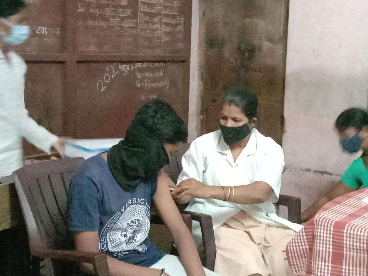 कर्मवीर औदुंबररावजी पाटील विद्यालय पंढरपूर येथे विद्यार्थ्यांना मेंदूज्वर लसीचे लसीकरण संपन्न