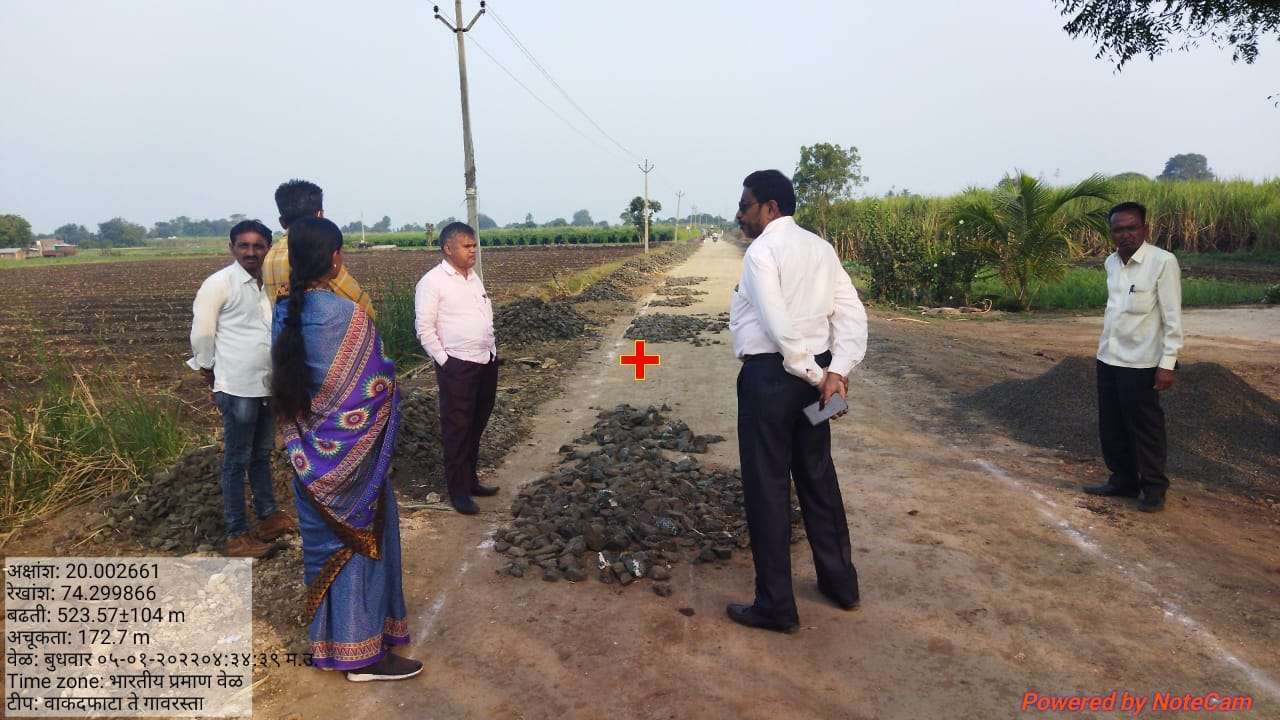 निकृष्ट रस्ता काम करणाऱ्या ठेकेदारास फेरदुरुस्ती करण्याचे आदेश -