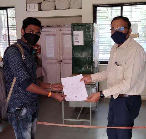 पिक विम्यासंदर्भात शेतकरी सुपुत्राचे जिल्हाधिकारी, जिल्हा कृषी अधीक्षक, तहसीलदार व कंपनीस अधिकारी यांना निवेदनाद्वारे पिक विमा मिळण्याची मागणी.