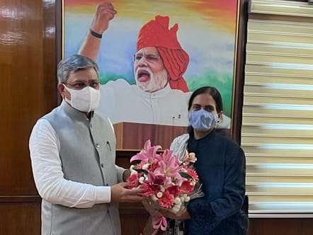 लासलगांव स्टेशनवरील किसानसेवा रेल्वेच्या पार्सल व्हॅन (व्हीपी) ची संख्या वाढवा – ना.डॉ.भारती पवार