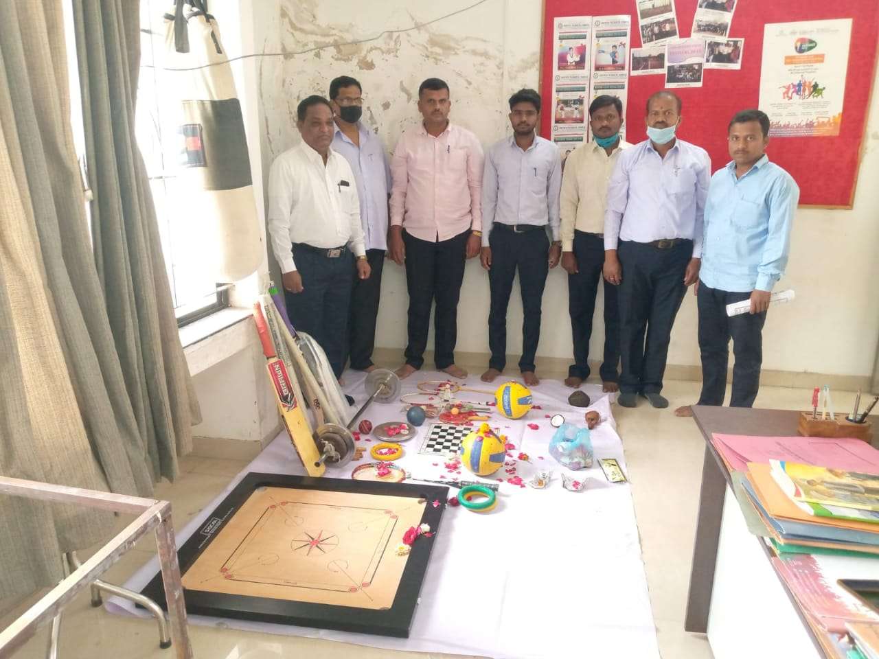 फॅबटेक टेक्निकल कॅम्पस मध्ये शारीरिक शिक्षण दिना निमित्त क्रीडा साहित्याचे पूजन