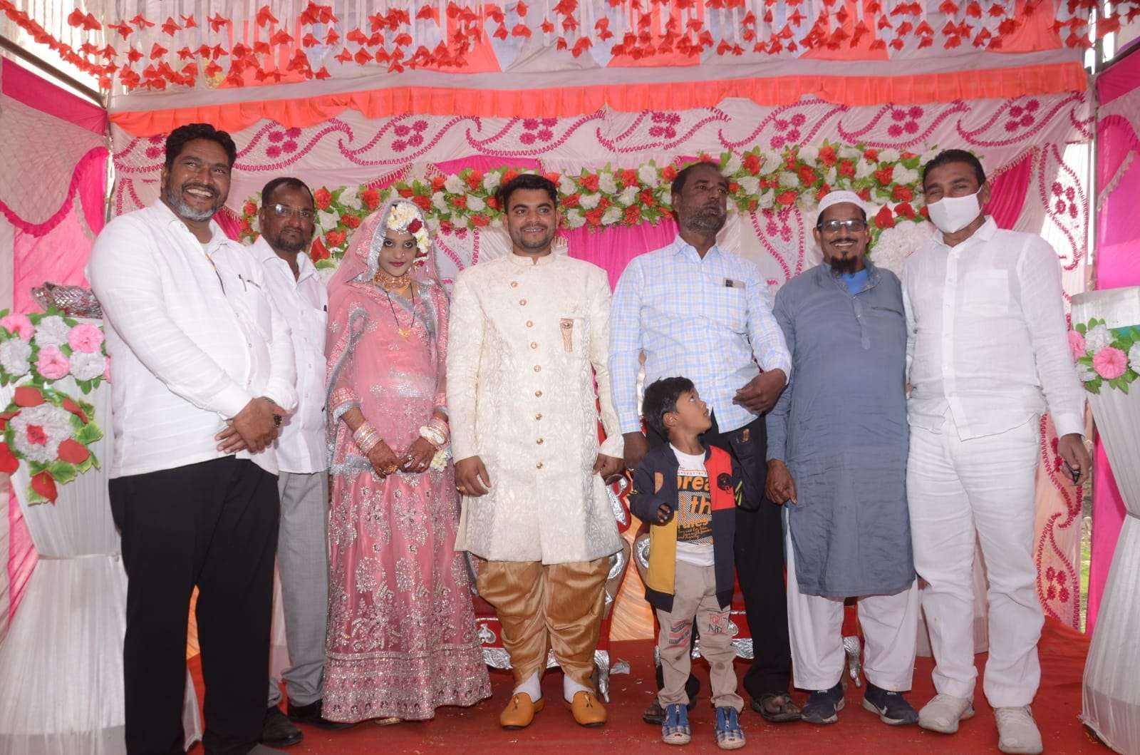 फैजपुरला  साखरपुड्यातच साध्या पध्दतीने पार पडला आदर्श विवाह