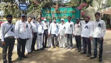 राज्यसरकारचा निषेध करत पत्रकार सुरक्षा समितीचे काळ्या फिती लावून जिल्हाधिकाऱ्यांना निवेदन