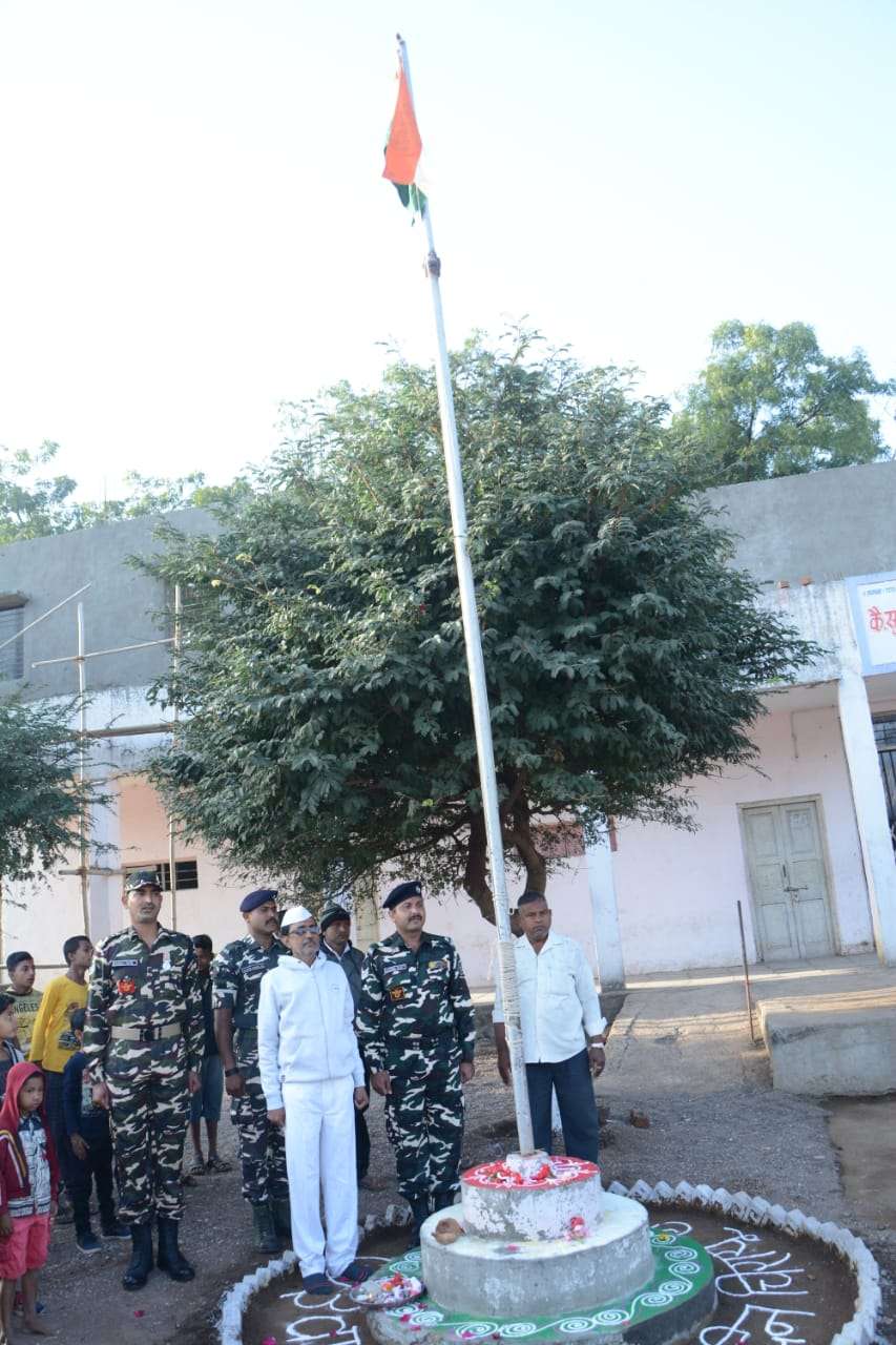 Amalner: चिमनपुरी पिंपळे - जि. प. प्राथमिक केंद्रीय शाळा व कै. सुकलाल आनंद पाटील माध्यमिक विद्यालयात भारतीय प्रजासत्ताक दिन मोठ्या उत्साहात साजरा