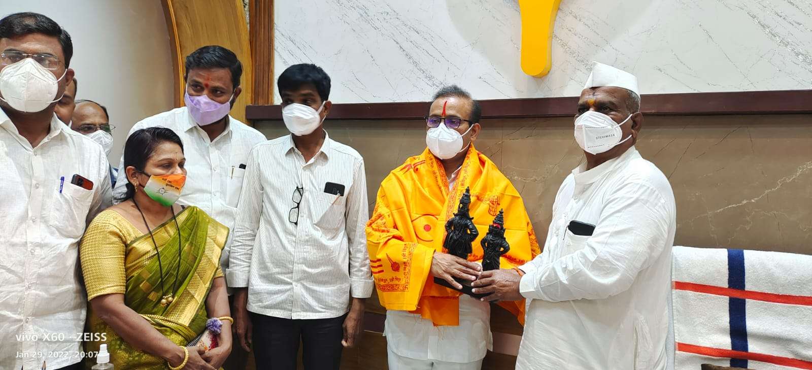 आरोग्य मंत्री राजेश टोपे यांनी घेतले श्री.विठ्ठल-रुक्मिणी मातेचे मुखदर्शन