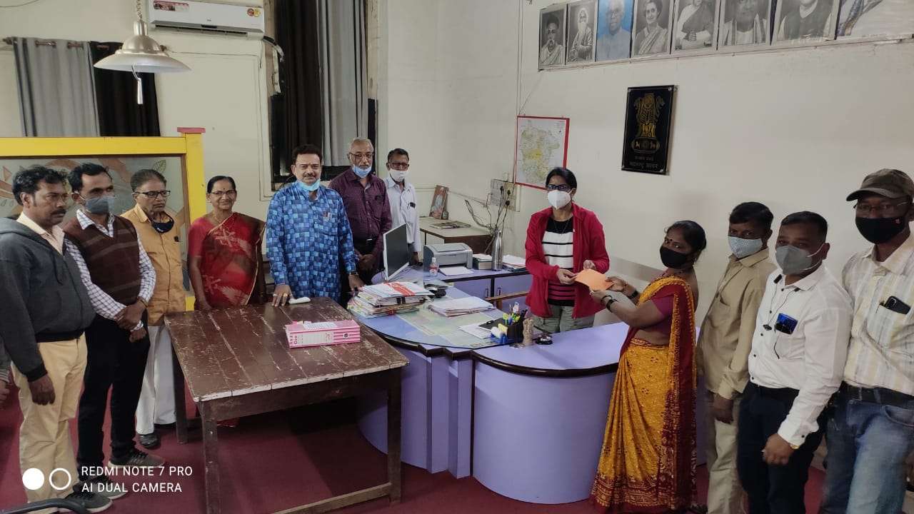 Amalner: युवा पुत्र गमावलेल्या कोळी दांपत्याला मंगळग्रह सेवा संस्थेकडून रोजगार