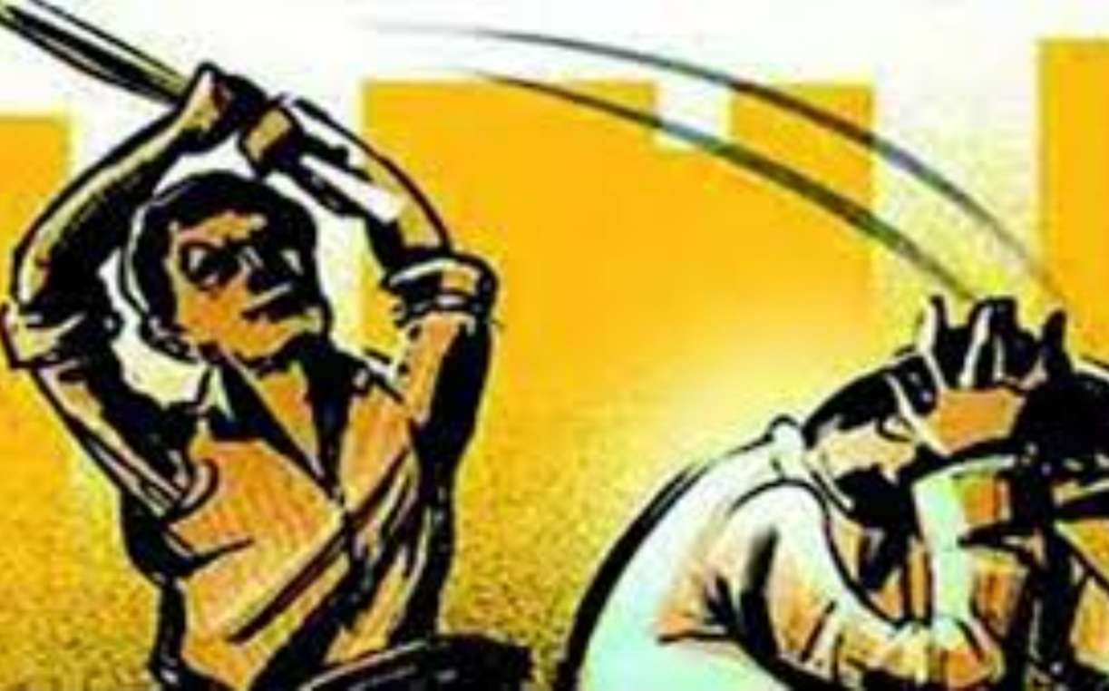 Amalner:का थुंकला हे विचारताच त्याने खाल्ला मार..!