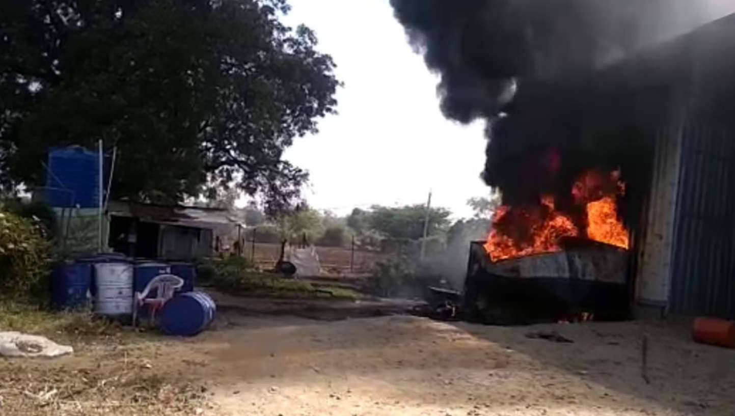 जळगाव Live: ऑइल कंपनीत स्फोट..! दोन मजूरांचा होरपळून मृत्यु..!