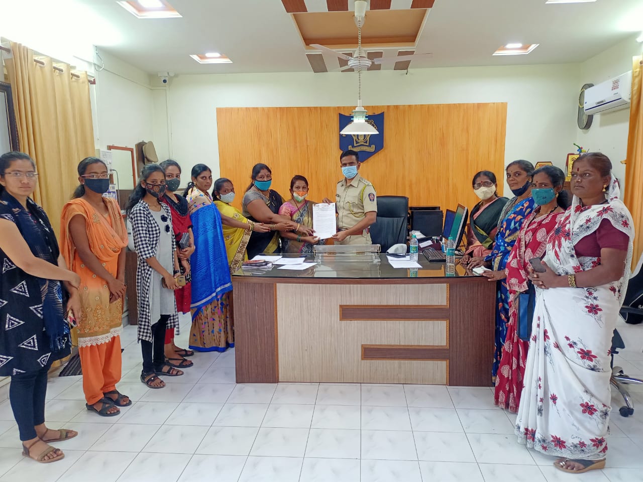 राष्ट्रवादी महिला ओबीसी सेलच्या वतीने वारकरी संप्रदायाचे बंडातात्या कराडकर यांच्यावर गुन्हा दाखल करण्याची मागणी