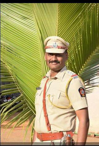 खिर्डी च्या पत्रकारांकडून स्वप्नील उनवणे यांची नाशिक येथे पोलीस निरीक्षक पदी पदोन्नति झाल्याबद्द्दल दिल्या शुभेच्छा......