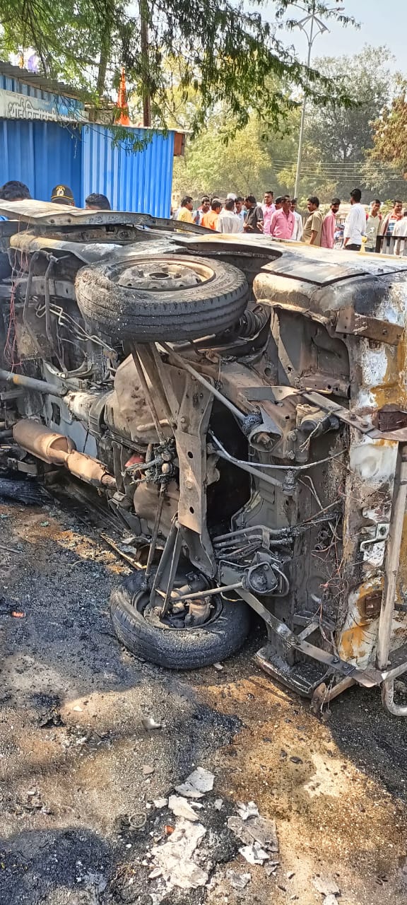 Amalner: शहरात द बर्निंग कार चा थरार..!