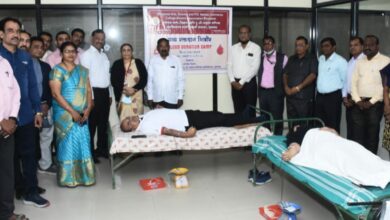 भुसावळ नाहाटा महाविद्यालय माजी विद्यार्थी संघटनेतर्फे भव्य रक्तदान शिबीर उत्साहात संपन्न शिबिरात एकूण 57 रक्तदात्यांनी केले रक्तदान