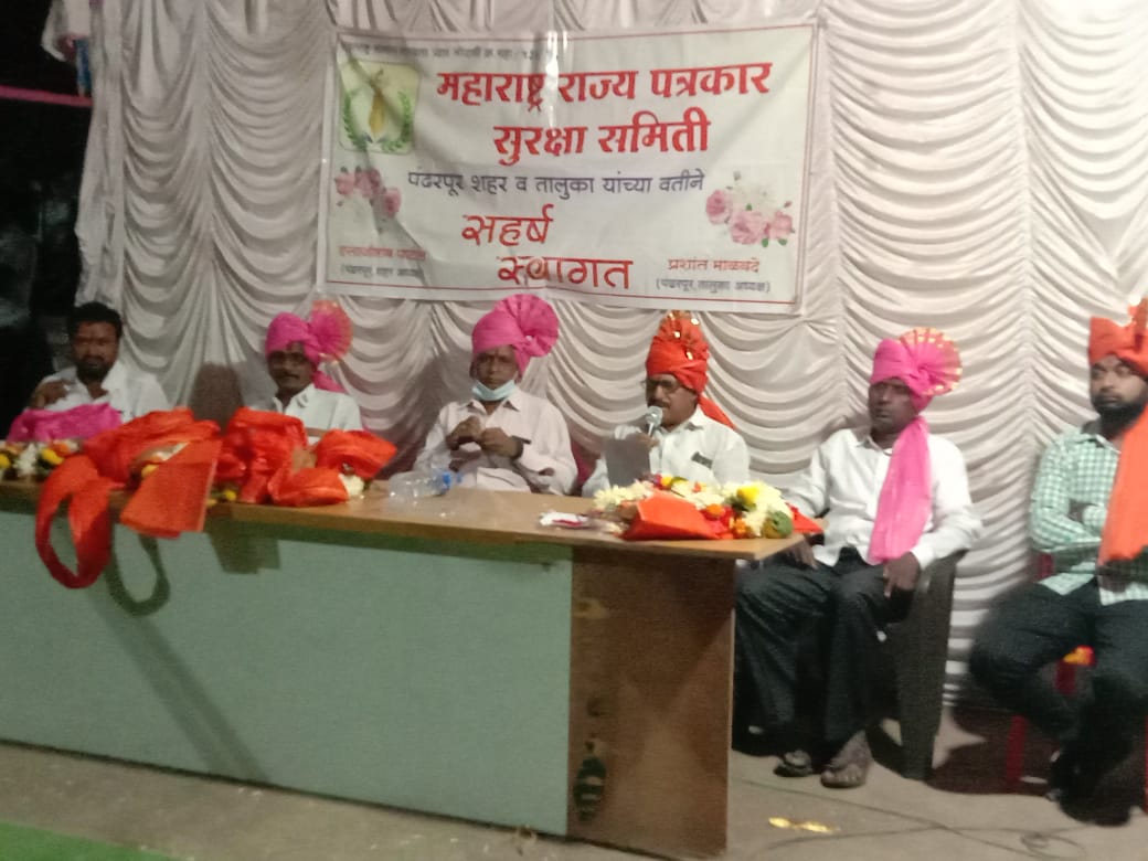 कोर्टी ग्रामस्थांच्या वतीने पत्रकार अमोल गुरव यांच्या सहकार्याने पत्रकारांचा जाहीर सत्कार.