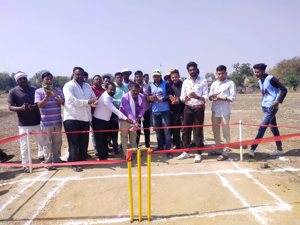 हंबड्री येथे आदीवासी समाज बांधवांसाठीच्या आयोजीत तडवी प्रिमियर लिगच्या खुल्या टेनिस बॉल क्रिकेट स्पर्धची सुरुवात