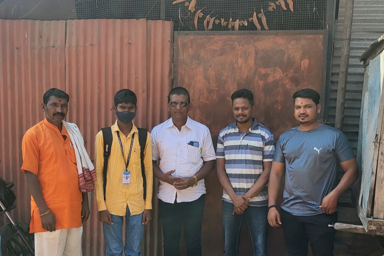 समाजसेवक संजय(बाबा)ननवरे यांनी वाचविले विद्यार्थ्यांचे शैक्षणिक वर्ष,त्वरित भरली फी.