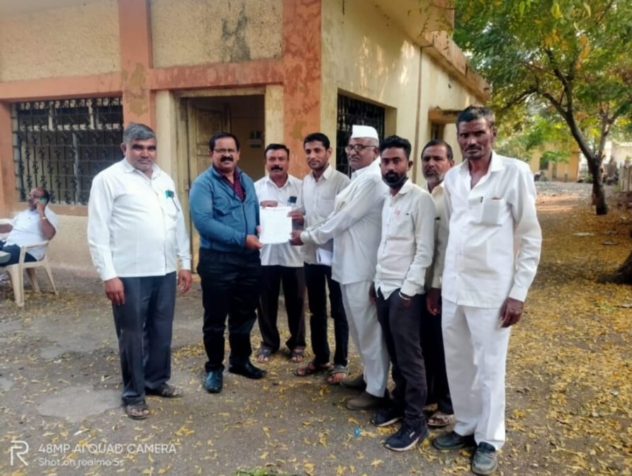 Amalner:  ग्रामपंचायत कर्मचारी संघटनेकडून विविध मागण्यासाठी गटविकास अधिकारी यांना निवेदन