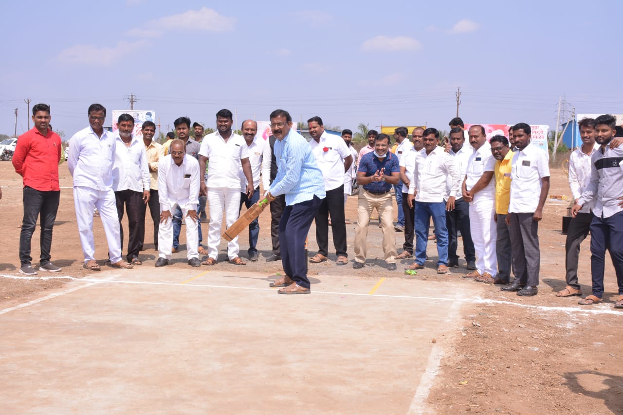 आमदार सुजितसिंह ठाकूर यांच्या वाढदिवसानिमित्त भव्य क्रिकेट स्पर्धेचे उद्घाटन..