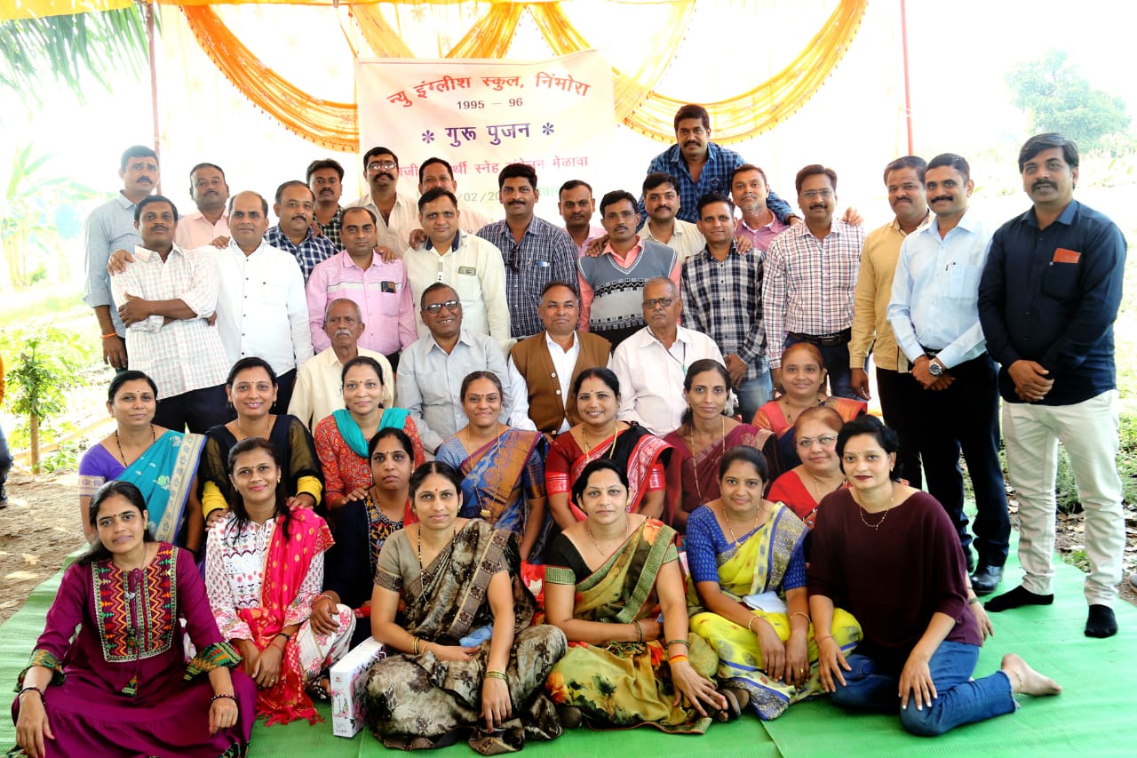 निंभोरा येथे फुलला गुरुजन सोहळा , २६वर्षानंतर १०वी तील वर्गमित्रांच्या भेटीने आनंद.