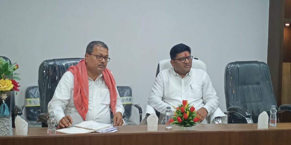 आदिवासी विभागाच्या योजना प्रभावीपणे राबवा – राज्यमंत्री प्राजक्त तनपुरे